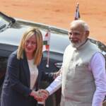 Meloni in India, accolta da Modi: “Rafforzeremo relazioni bilaterali”