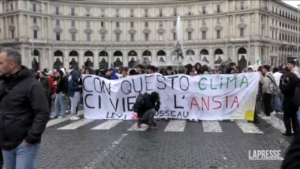 Clima, in corteo a Roma con gli ambientalisti di Fridays for Future