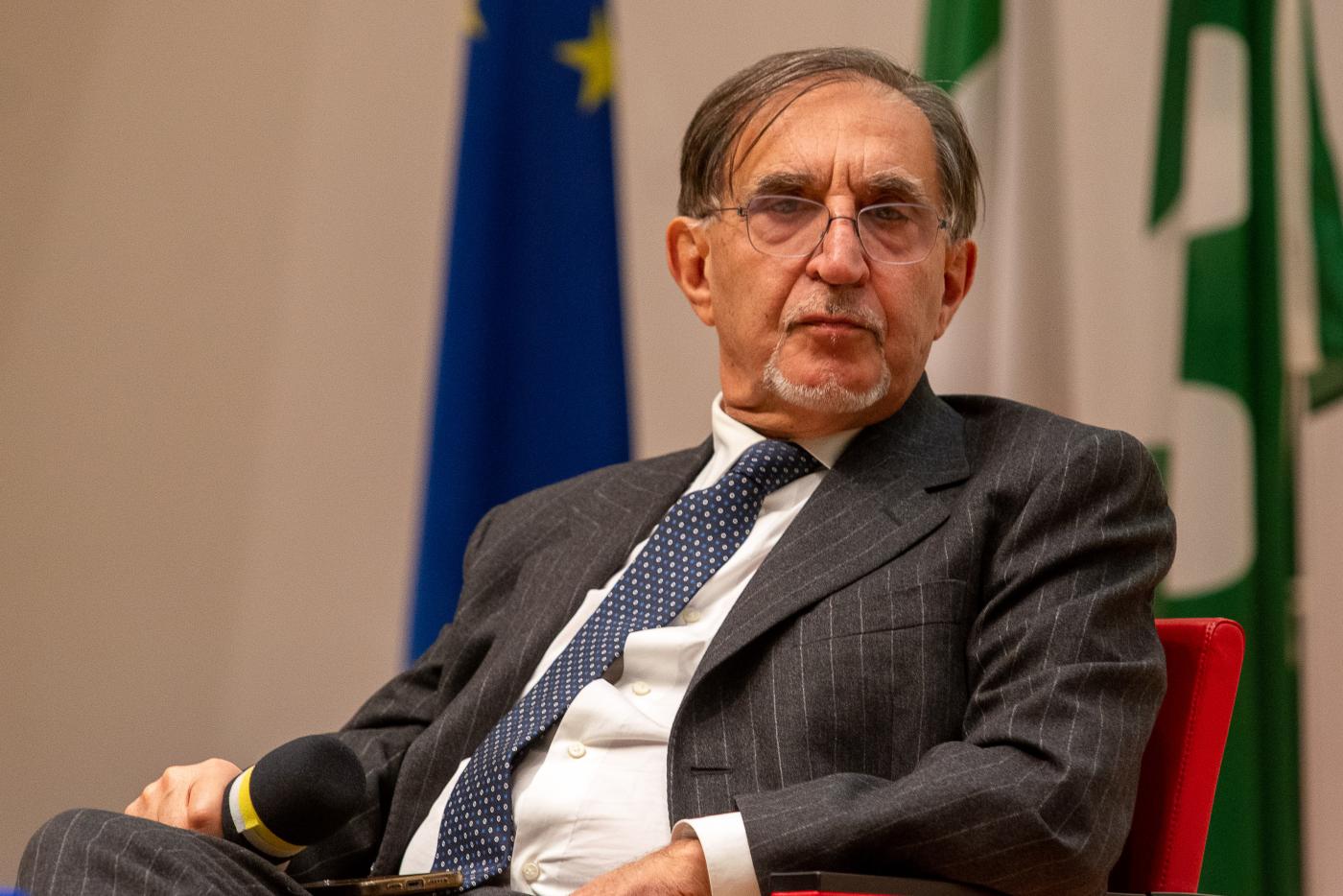 La Russa, presidente Senato difende il figlio accusato di violenza sessuale: bufera politica