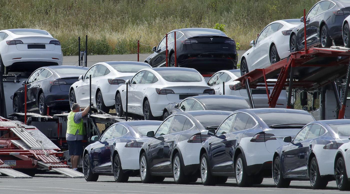 Israele, governo di Netanyahu a Musk: “Vogliamo Tesla come ‘auto blu’, presentate l’offerta”