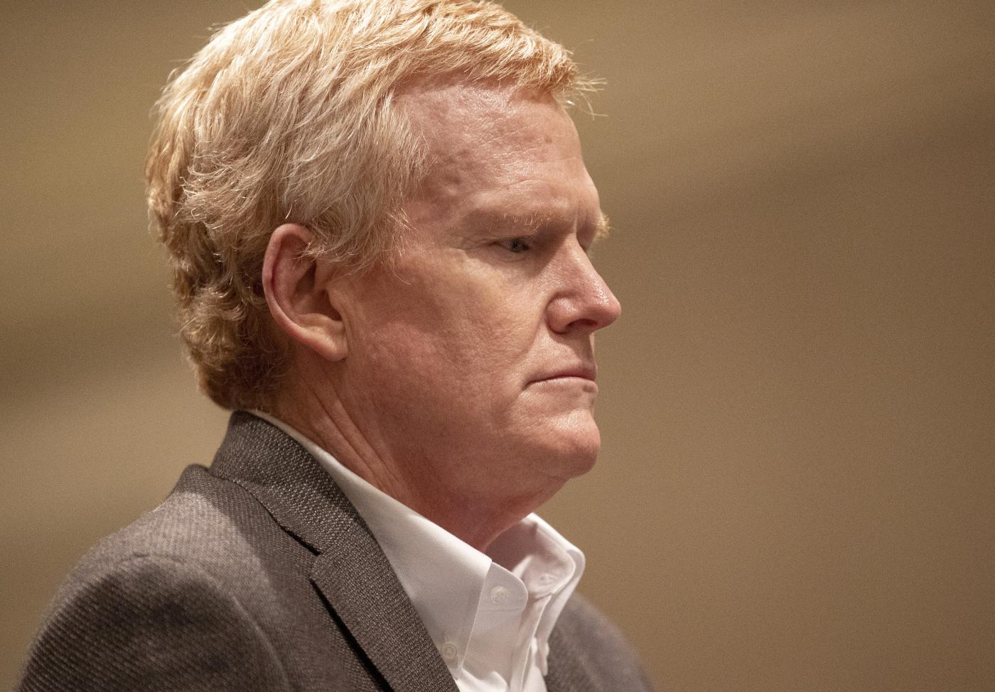Usa, ergastolo ad Alex Murdaugh: uccise moglie e figlio. La sua storia in una serie Netflix Usa, ergastolo ad Alex Murdaugh: uccise moglie e figlio. La sua storia in una serie Netflix