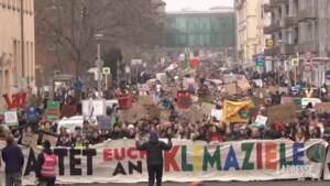 Berlino, migliaia in piazza contro politiche sui trasporti