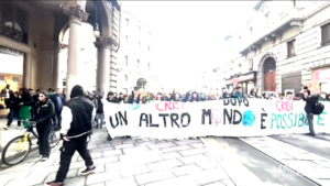 Studenti del Fridays for Future in piazza a Torino