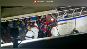 Migranti, Guardia Costiera soccorre 200 persone a Lampedusa