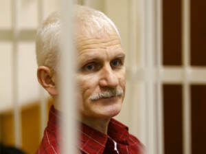 Bielorussia, Premio Nobel pace Bialiatski condannato a 10 anni