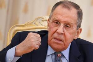 Ucraina, Lavrov: “Armi nucleari sono deterrente, unica risposta a minacce”