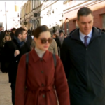 Pedro Sanchez in Finlandia, a passeggio con Sanna Marin