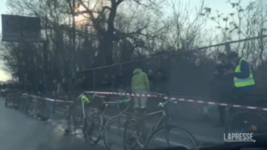 Milano, flash mob su ponte Ghisolfa per chiedere ciclabile