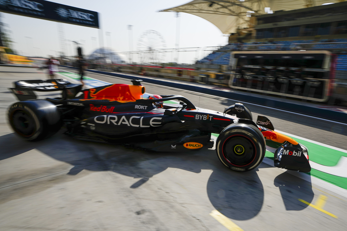F1, Gp Bahrein: pole Verstappen, Ferrari in seconda fila