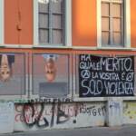 Milano, Meloni e Valditara a testa in giù