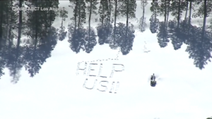 California, cittadini isolati scrivono ‘Aiutateci’ sulla neve