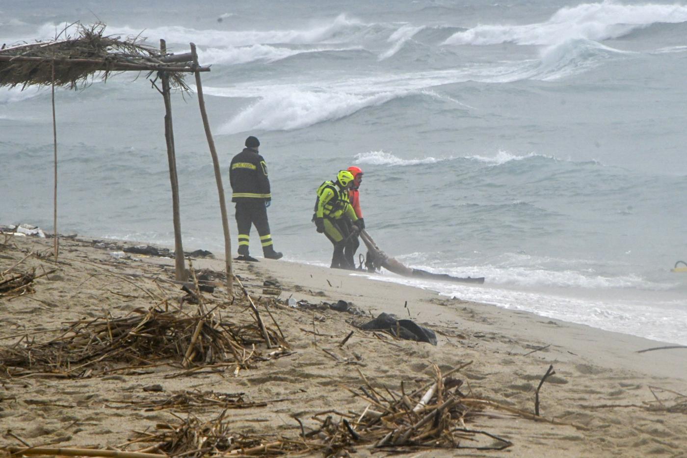 Naufragio Crotone, sale ancora bilancio vittime