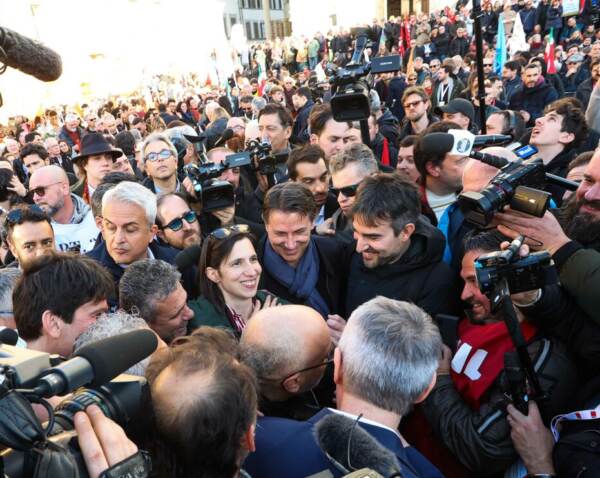 La manifestazione per i diritti della scuola e la Costituzione a Firenze