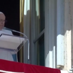 Naufragio Crotone, Papa: “Fermare trafficanti esseri umani”