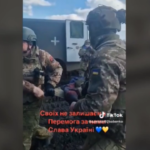 Ucraina, militari di Kiev salvano soldato ferito: le immagini dal fronte