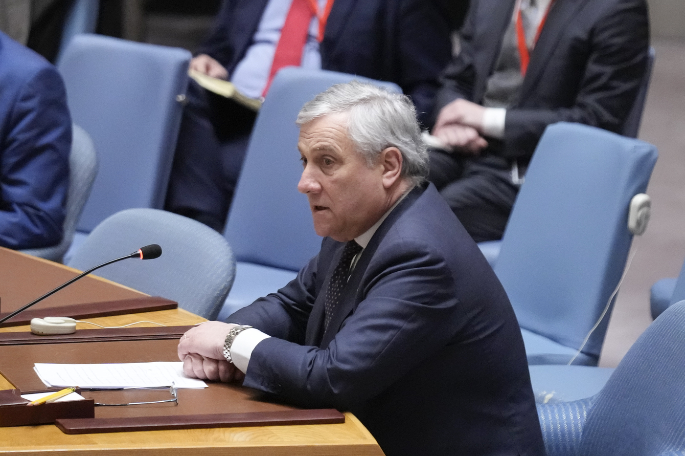 Migranti, Tajani: “Colpire con fermezza trafficanti esseri umani”