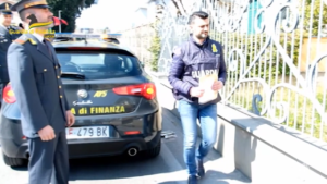 Lucca, Gdf sequestra 100 mila euro a ditta tessile