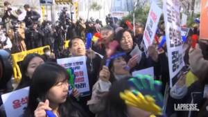 Seul, proteste contro accordo con Giappone su lavoro forzato