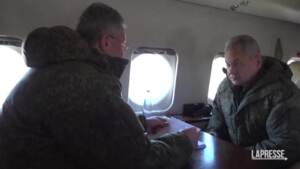Ucraina, il ministro della Difesa russo Shoigu visita Mariupol