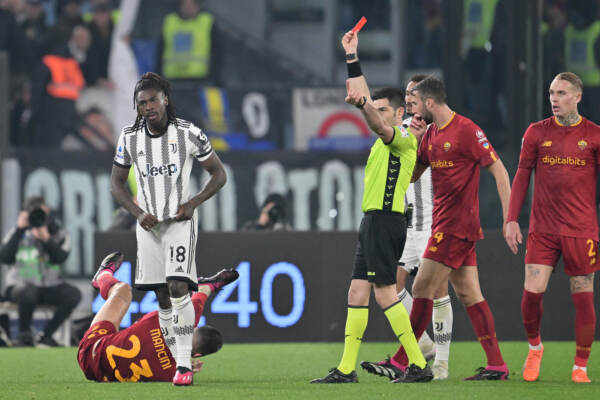 Moise Kean espulso durante il match tra Roma e Juventus del 5 marzo 2023