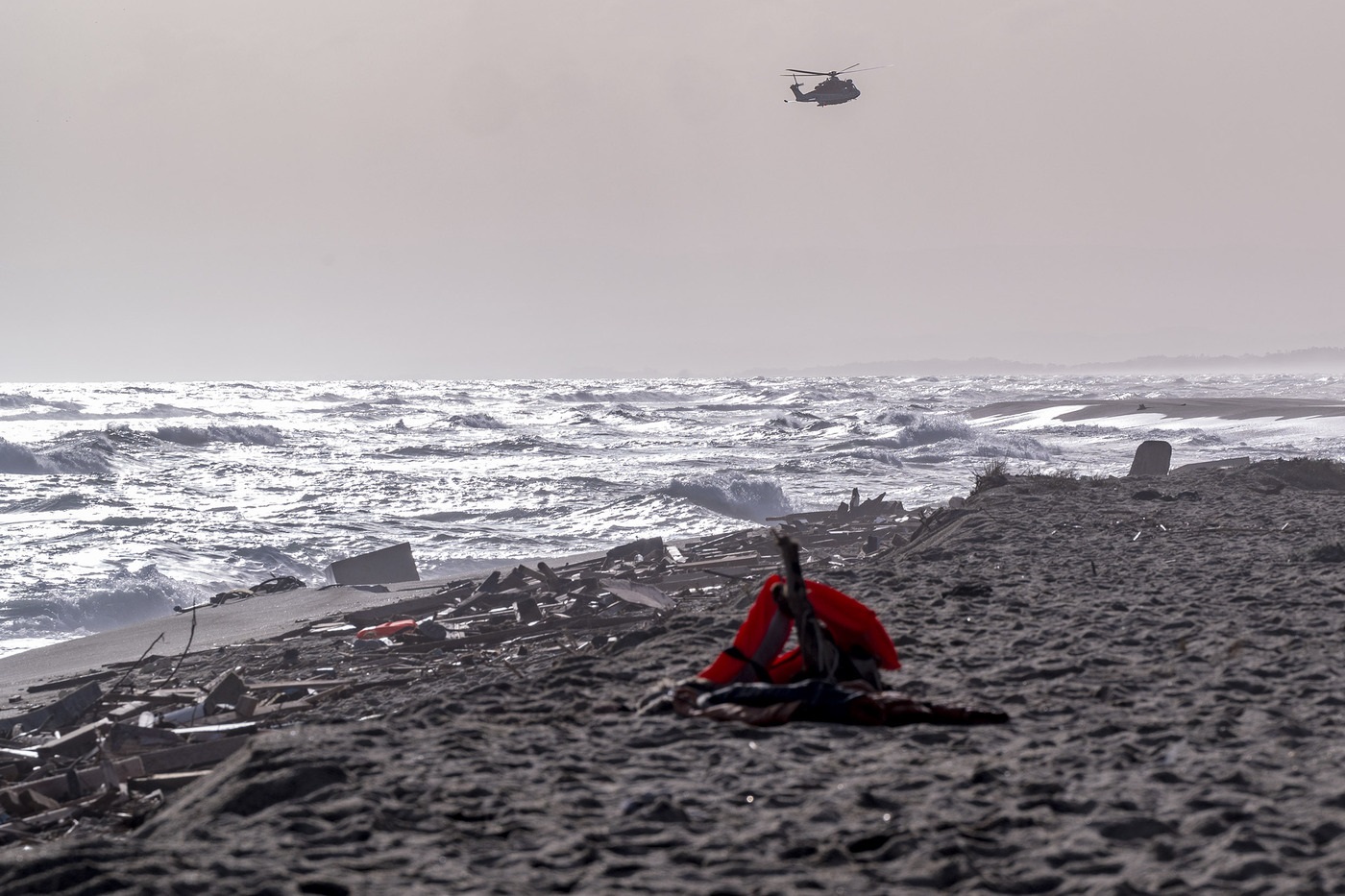 Naufragio Crotone, Piantedosi riferisce alle Camere. Le vittime salgono a 72