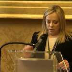 Meloni cita Schlein: “Essere donna un vantaggio, spesso non ti vedono arrivare”