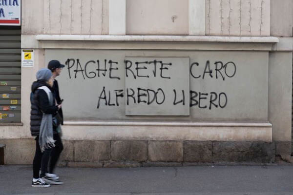 Torino - I danni in città dopo il corteo anarchico in solidarietà ad Alfredo Cospito