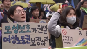 Sud Corea, 8 marzo: centinaia di persone manifestano a Seul