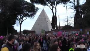 Roma, il corteo di ‘Non una di meno’ per l’8 marzo