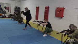 Donne russe si addestrano a Ekaterinburg