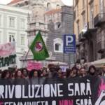 8 marzo, corteo ‘Non una di meno’ sfila per le strade di Napoli