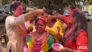 In India si celebra Holi, la Festa dei Colori