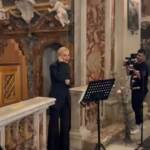 8 marzo, Arisa canta l’Ave Maria nella Chiesa degli Artisti