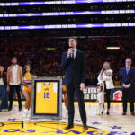 Nba, i Lakers ritirano la maglia n°16 di Pau Gasol