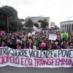 Non Una di Meno, i cortei nelle piazze per l’8 marzo: “Siamo marea”
