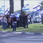 Israele, manifestanti bloccano aeroporto per volo Netanyahu