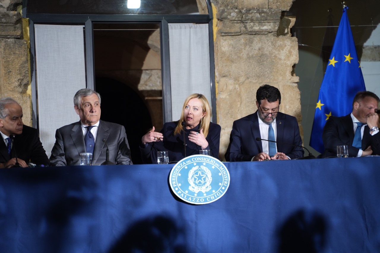 Migranti, Meloni: “Sconfiggere la tratta di esseri umani”