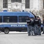 Milano, 28enne colpito con accetta: caccia agli aggressori