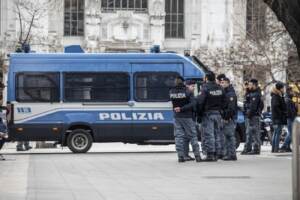 Milano, 28enne colpito con accetta: caccia agli aggressori