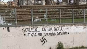 Svastica contro Elly Schlein a Viterbo