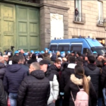 Napoli, tensione tra polizia e disoccupati in protesta