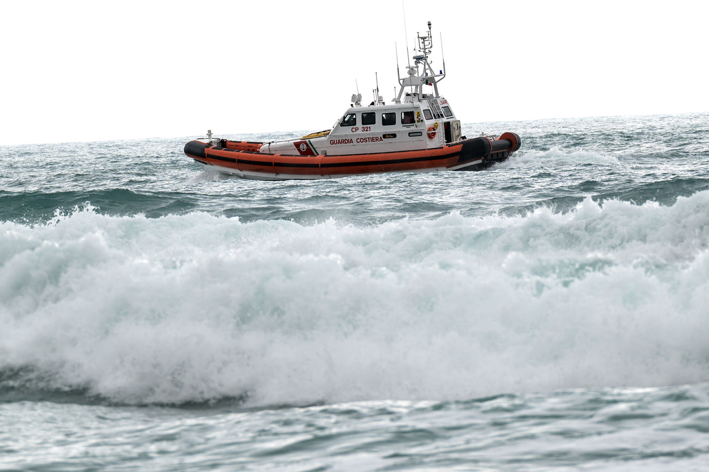 Migranti, in salvo i 35 bloccati su isola Lampione Migranti, in salvo i 35 bloccati su isola Lampione