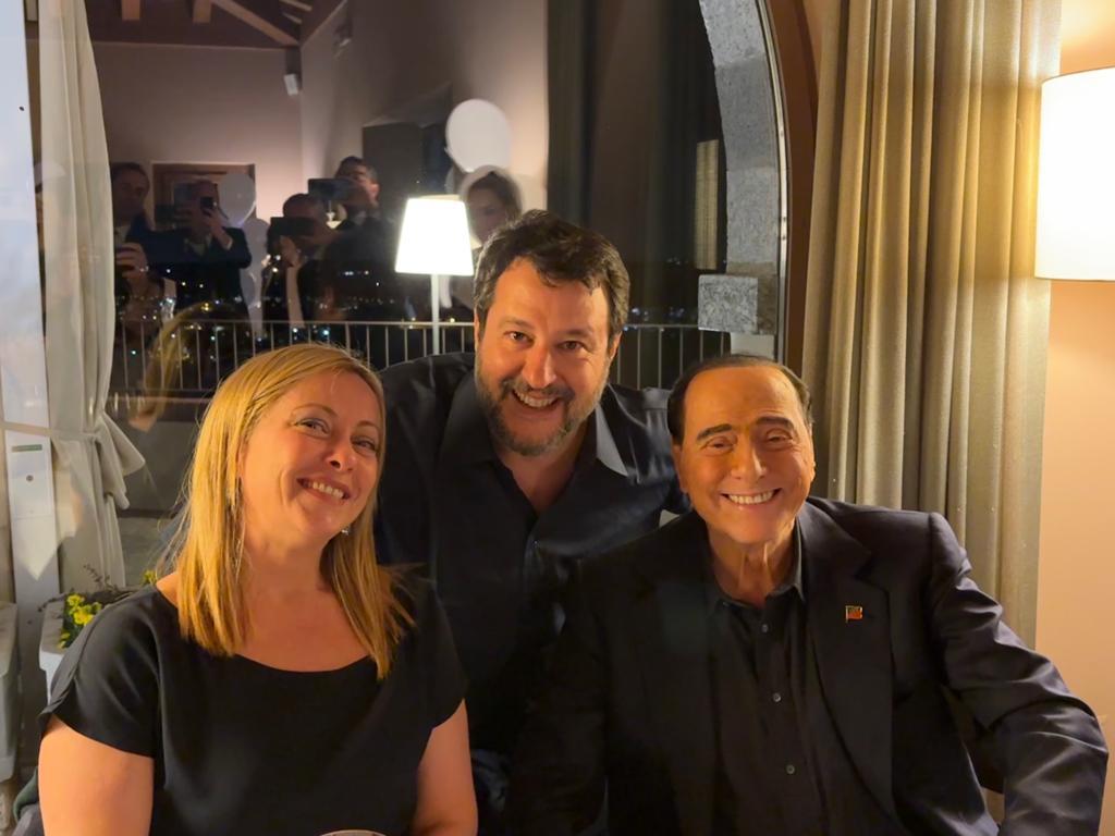 Festa Salvini per i 50 anni, presenti anche Meloni e Berlusconi Festa Salvini per i 50 anni, presenti anche Meloni e Berlusconi