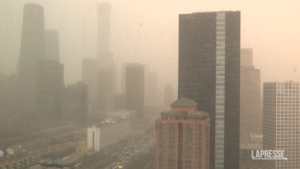 Paura in Cina, Pechino avvolta da nube di smog