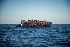Migranti, la Sea Watch torna in mare