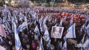 Israele, ancora in migliaia in piazza contro la riforma giudiziaria