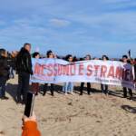 Cutro, in migliaia in manifestazione contro le stragi di migranti in mare