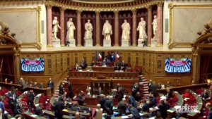 Francia, Senato approva riforma pensioni