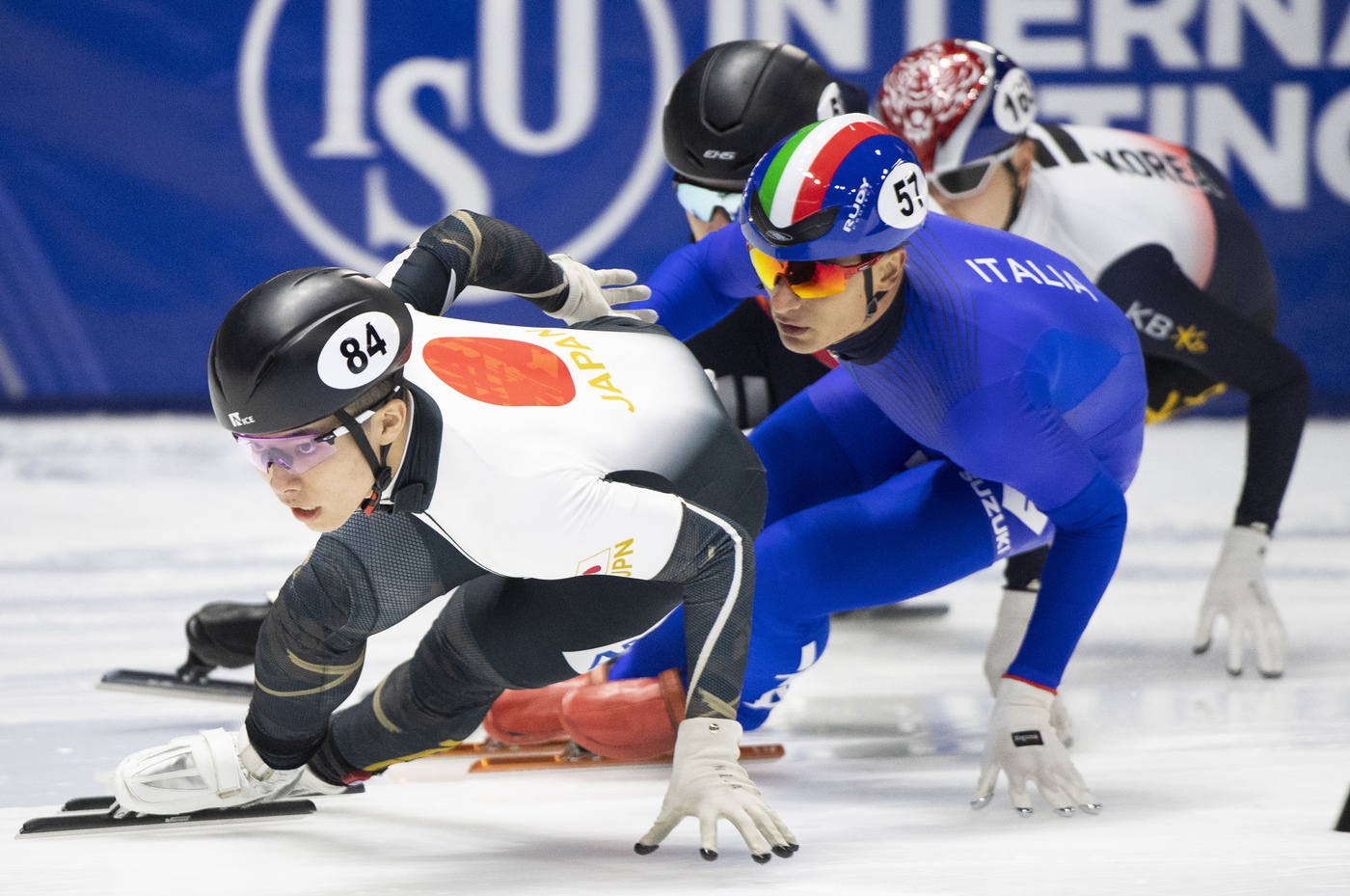 Doppia medaglia azzurra in staffette short track