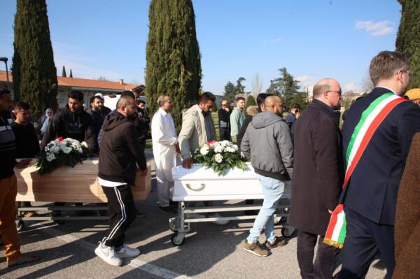 Funerali vittime naufragio migranti di Cutro al cimitero di borgo Panigale